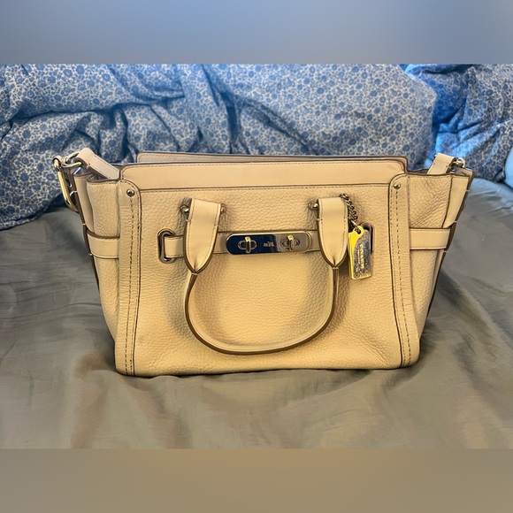 Coach Swagger 27 in Chalk Pebble leather, Light Gold Hardware BNWT - Picture 1 of 11